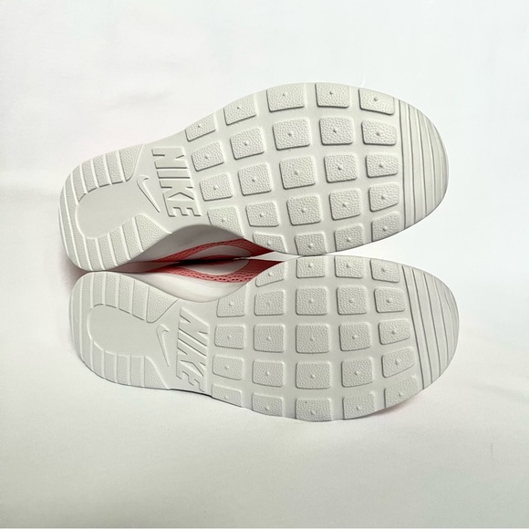 Nike Tanjun Sneakers - Picture 4 of 6